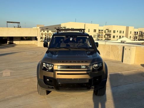 Used 2020 Land Rover Defender 110 SE image 5