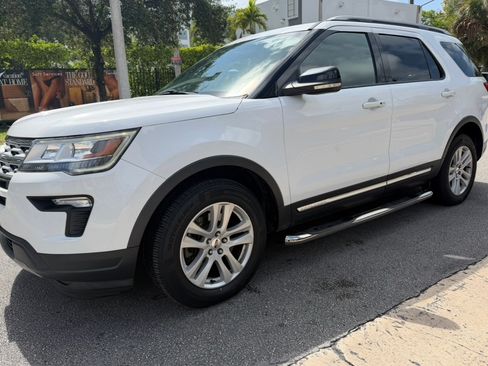 Used 2019 Ford Explorer XLT w/ Equipment Group 201A AWD/4WD image 9