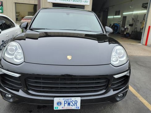 Used 2017 Porsche Cayenne Sport Utility 4D image 2