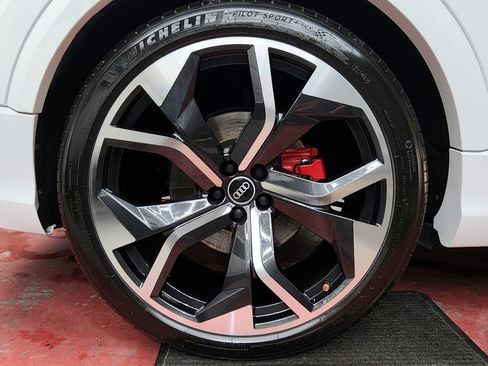 Used 2020 Audi Q8 Prestige w/ Prestige Package image 13