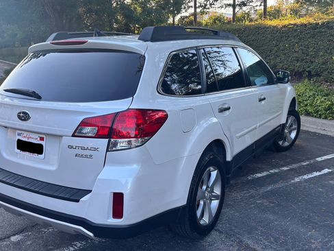 Used 2013 Subaru Outback 2.5i Limited image 1