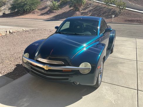 Used 2005 Chevrolet SSR w/ Preferred Equipment Group image 4