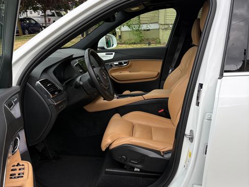 Used 2025 Volvo XC90 T8 Ultra AWD/4WD image 12