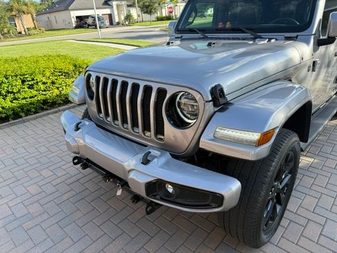 Used 2021 Jeep Wrangler Unlimited Sahara AWD/4WD image 9