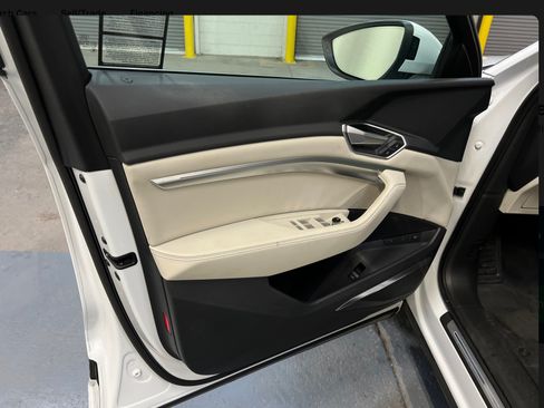 Used 2022 Audi e-tron Premium image 9