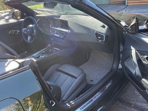 Used 2026 BMW Z4 M40i w/ Shadowloine Package RWD image 17
