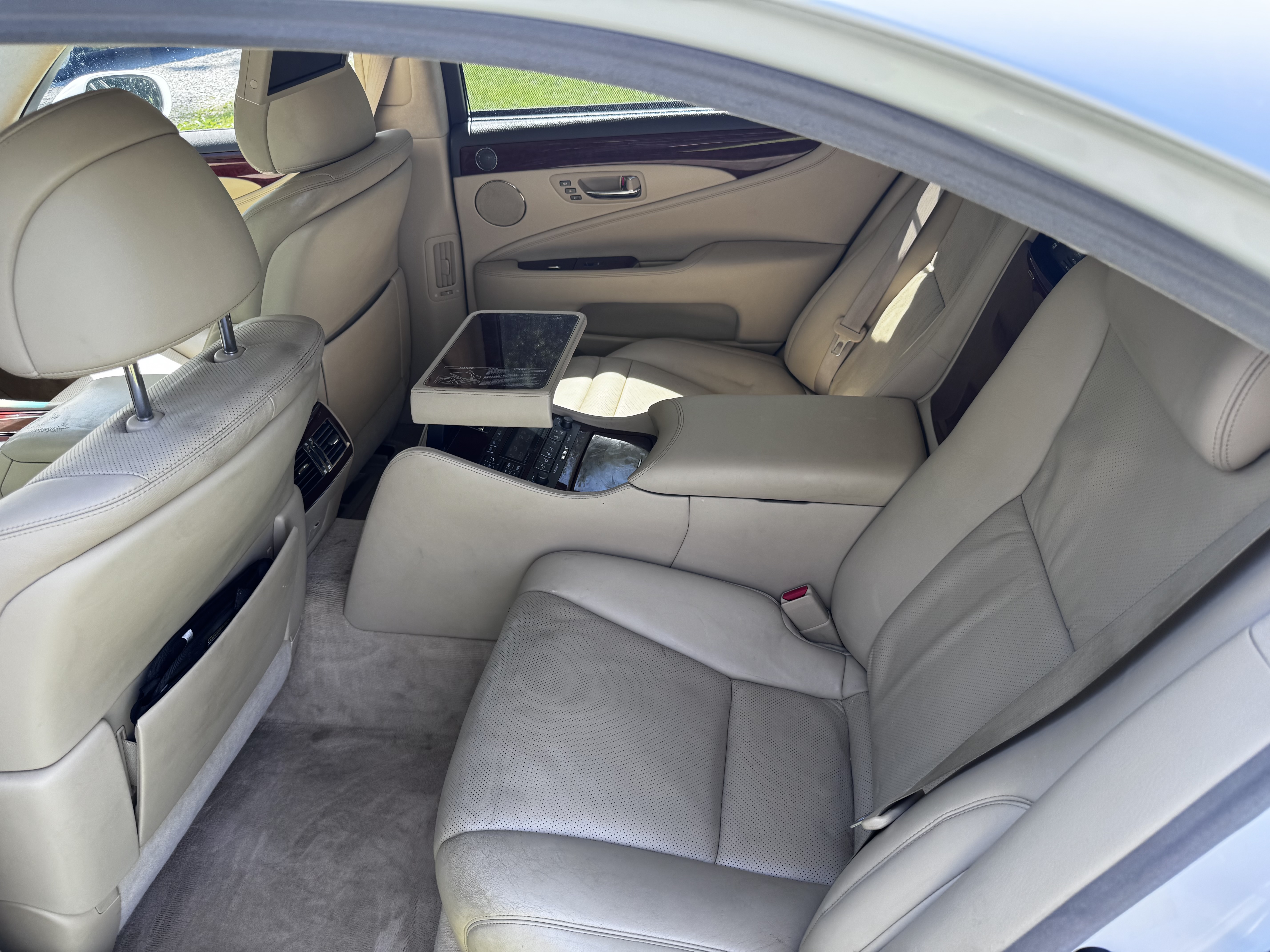Used 2007 Lexus LS 460 L RWD image 9