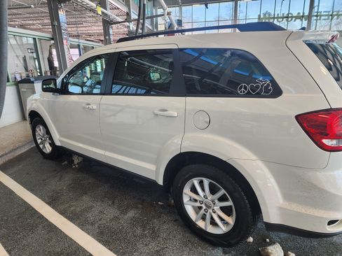 Used 2014 Dodge Journey SXT image 4