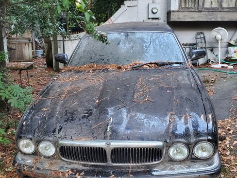 Used 2000 Jaguar XJ8 image 2