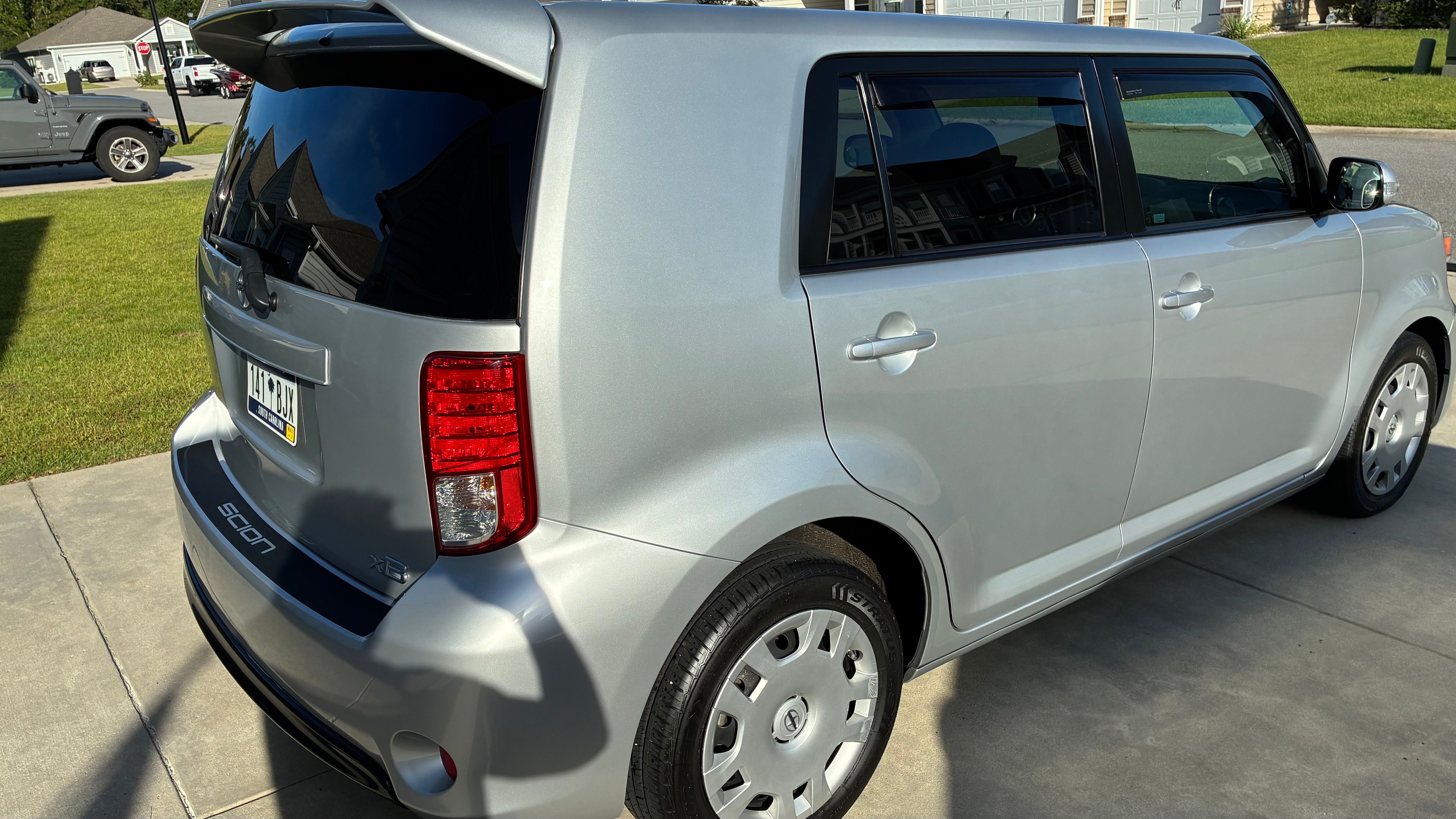 Used 2015 Scion xB FWD image 5