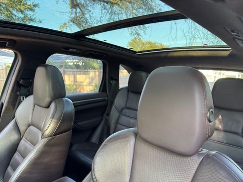 Used 2011 Porsche Cayenne Turbo image 17