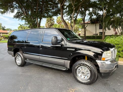 Used 2002 Ford Excursion XLT AWD/4WD image 9