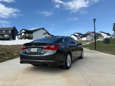 Used 2018 Chevrolet Malibu LT image 9