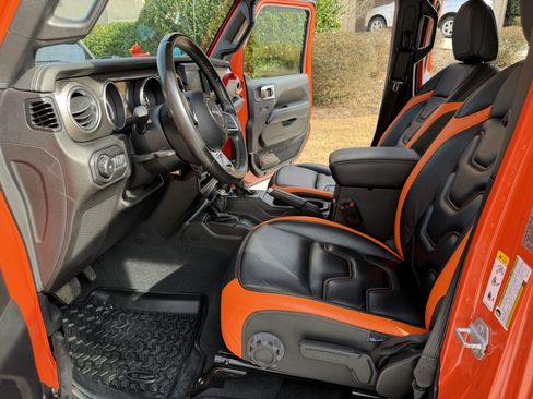 Used 2020 Jeep Wrangler Unlimited Sahara w/ Uconnect 4C Nav & Sound Group image 16