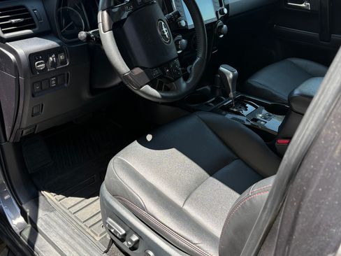 Used 2021 Toyota 4Runner TRD Off-Road Premium w/ Moonroof Package AWD/4WD image 10