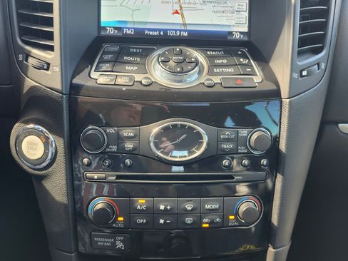 Used 2017 INFINITI QX70 3.7 w/ Premium Package image 15