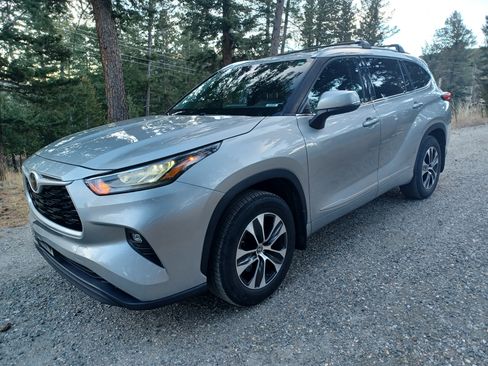 Used 2020 Toyota Highlander XLE image 4