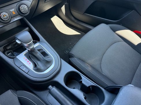 Used 2023 Kia Forte LXS w/ LXS Technology Package FWD image 8