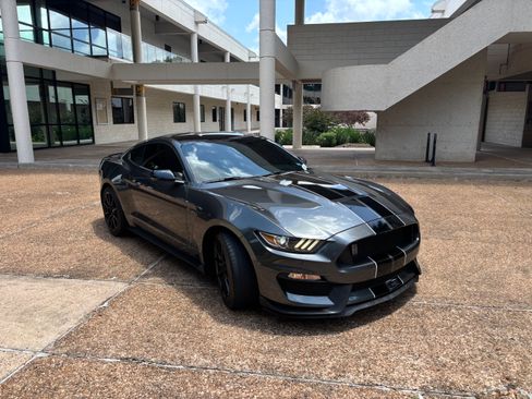 Used 2016 Ford Mustang Shelby GT350 w/ Technology Package RWD image 1
