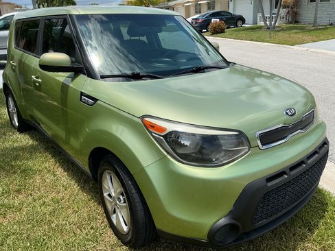 Used 2016 Kia Soul FWD image 2