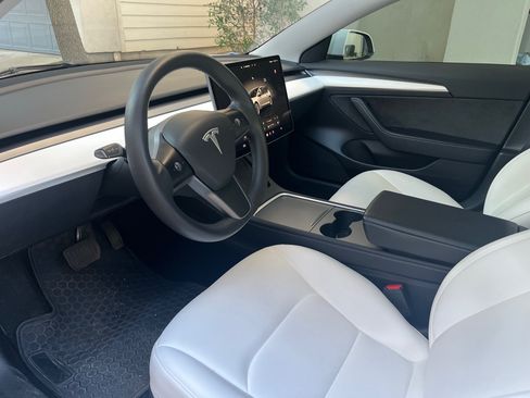 Used 2023 Tesla Model 3 Standard Range image 6