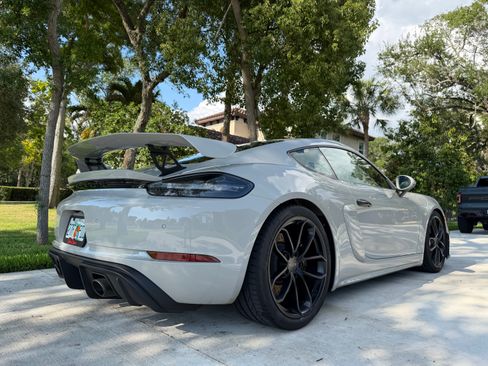 Used 2020 Porsche 718 Cayman GT4 RWD image 4