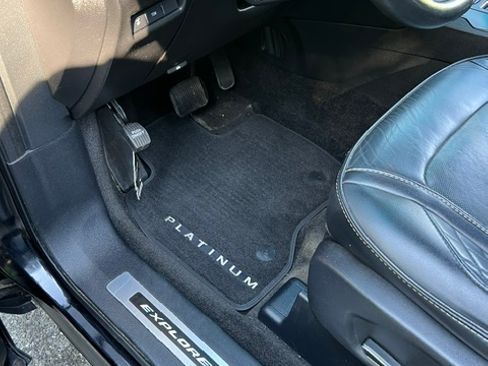 Used 2017 Ford Explorer Platinum AWD/4WD image 17