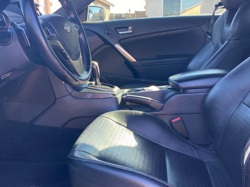 Used 2014 Hyundai Genesis 3.8 image 12