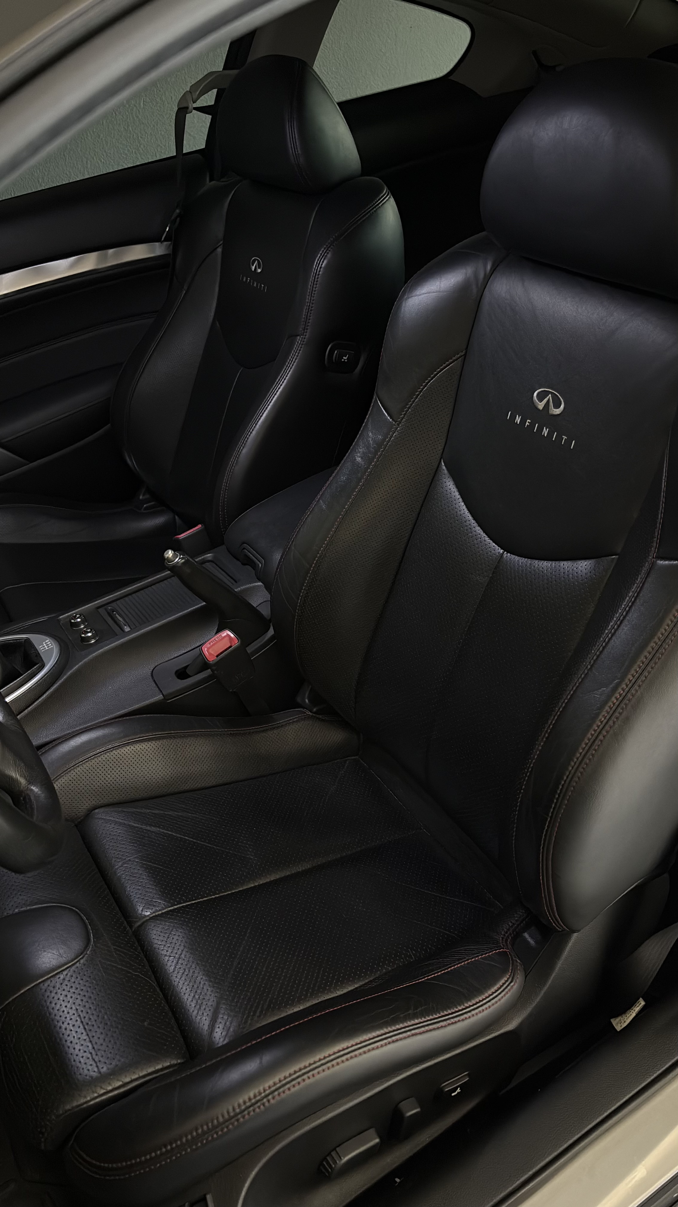 Used 2011 INFINITI G37 IPL RWD image 6