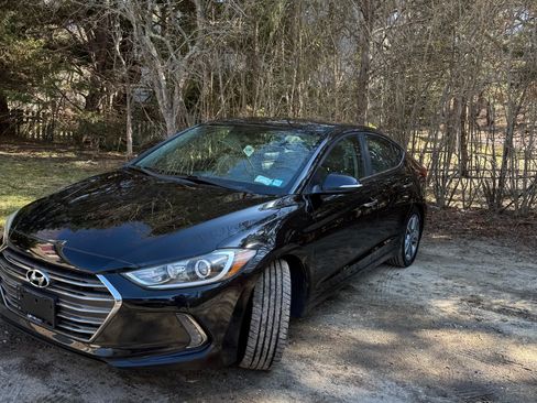 Used 2017 Hyundai Elantra Limited w/ Cargo Package FWD image 5