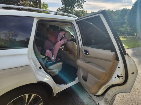 Used 2017 Nissan Pathfinder Platinum w/ Cargo Package image 9