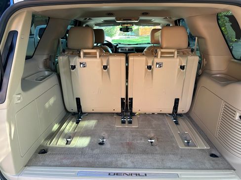 Used 2011 GMC Yukon Denali AWD/4WD image 12