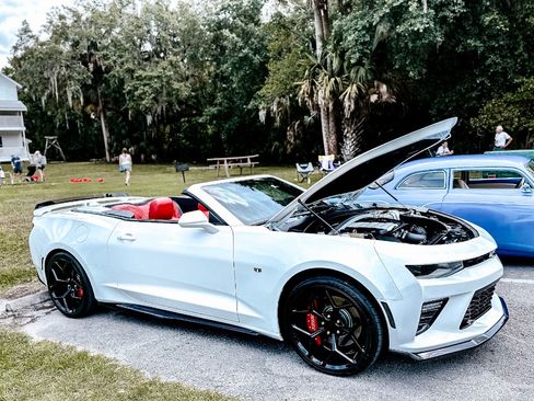 Used 2017 Chevrolet Camaro SS RWD image 1