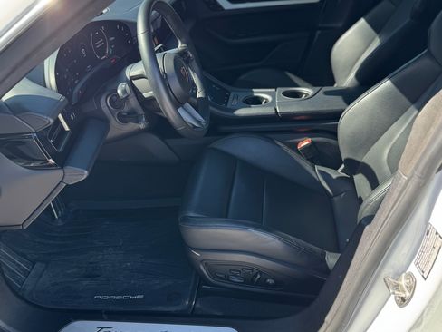 Used 2020 Porsche Taycan image 7