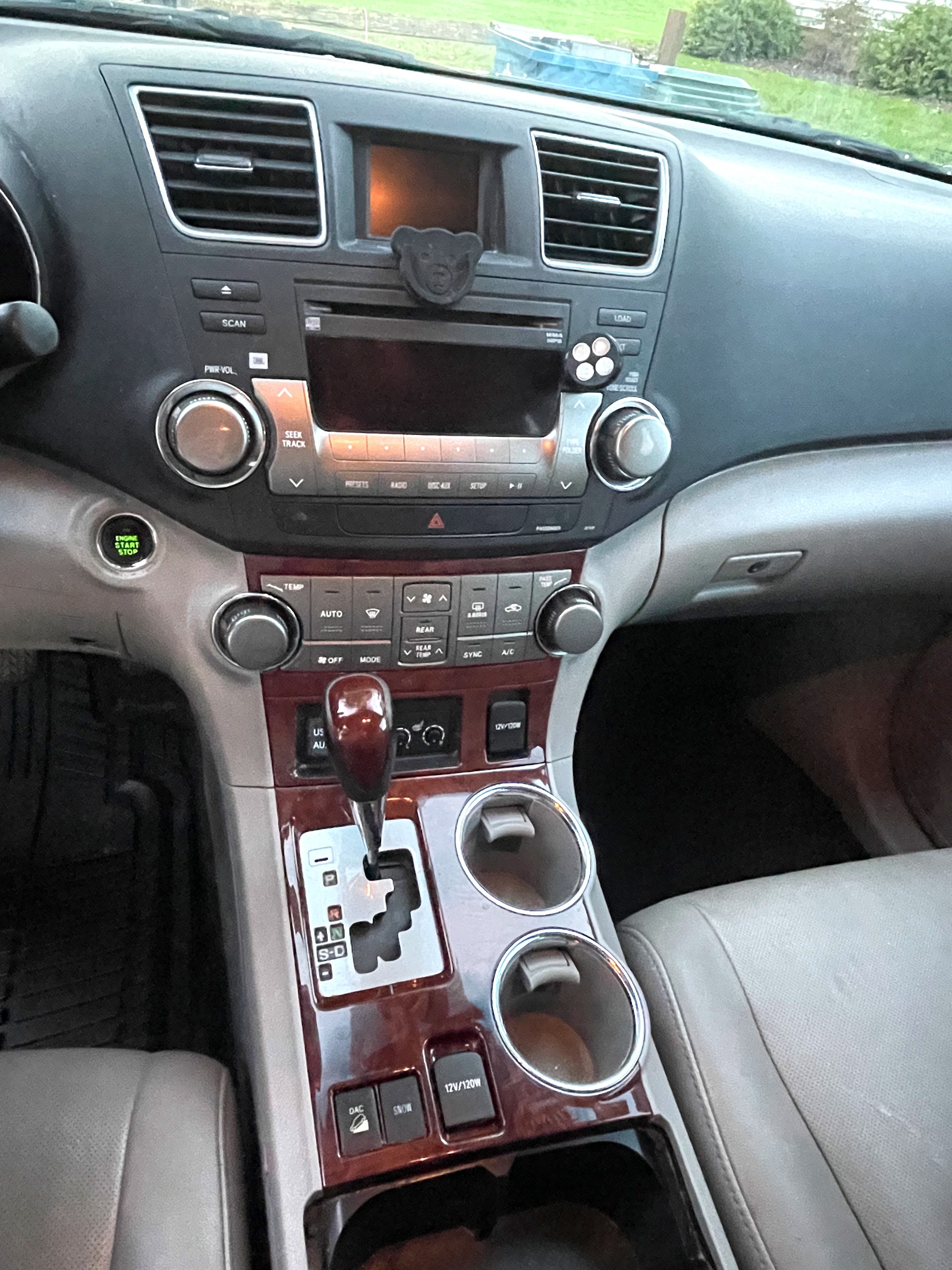 Used 2011 Toyota Highlander Limited w/ Tow Pkg AWD/4WD image 11