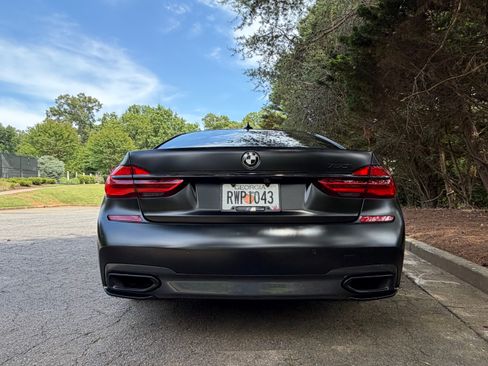 Used 2017 BMW 750i RWD image 15