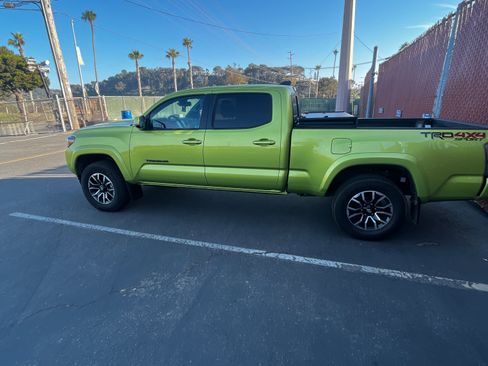 Used 2023 Toyota Tacoma TRD Sport w/ Black Out Package (TMS) AWD/4WD image 8