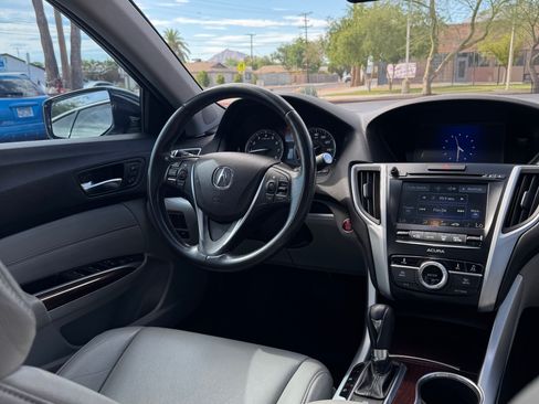 Used 2017 Acura TLX FWD image 9