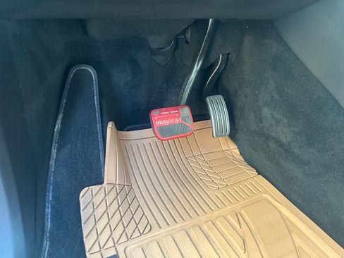 Used 2022 Tesla Model X Plaid image 15