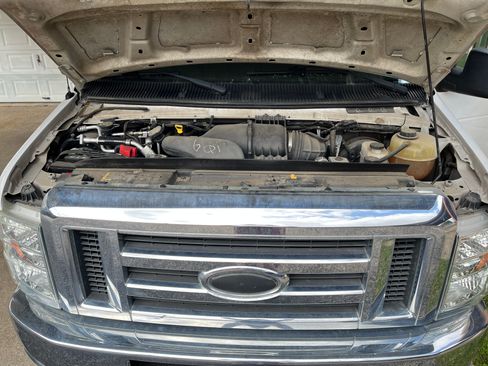 Used 2014 Ford E-350 and Econoline 350 XLT image 11