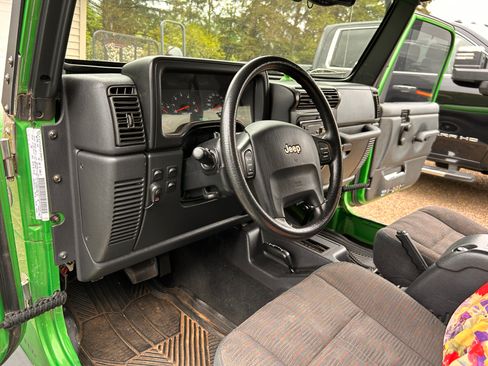 Used 2004 Jeep Wrangler 4WD image 8