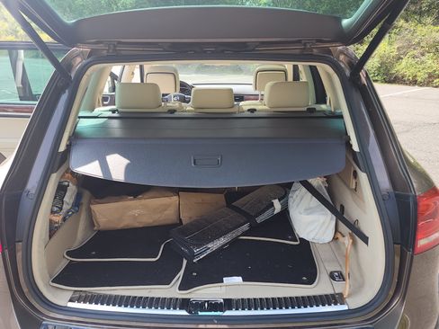 Used 2012 Volkswagen Touareg TDI image 15