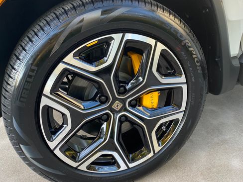 Used 2022 Rivian R1T Adventure AWD/4WD image 4