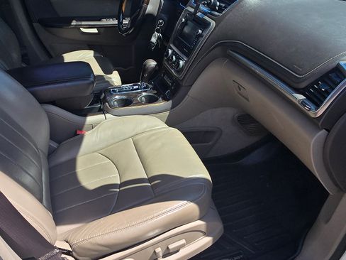 Used 2013 GMC Acadia Denali image 13