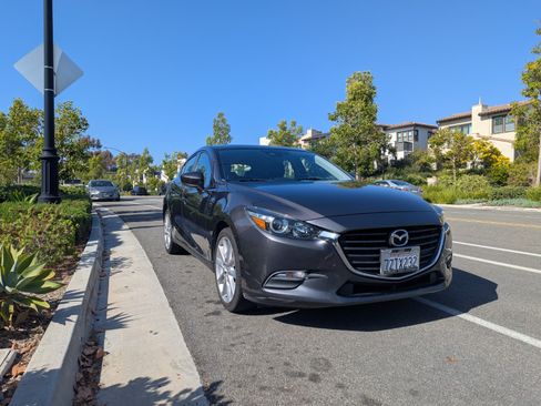 Used 2017 MAZDA MAZDA3 Touring FWD image 5