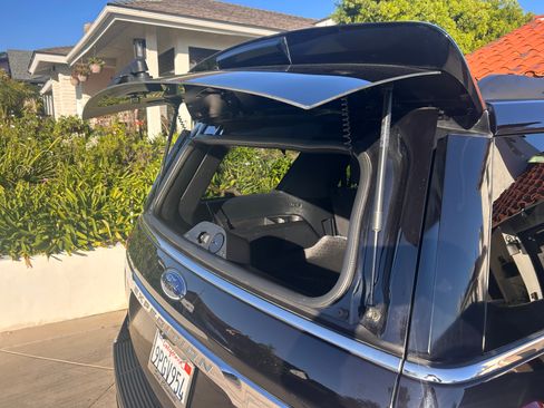 Used 2021 Ford Expedition XLT w/ Black Accent Package image 4