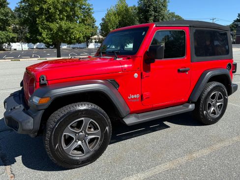 Used 2018 Jeep Wrangler Sport AWD/4WD image 13