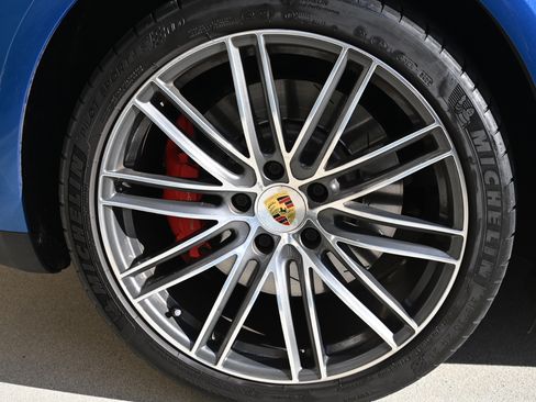 Used 2017 Porsche Panamera Turbo image 21