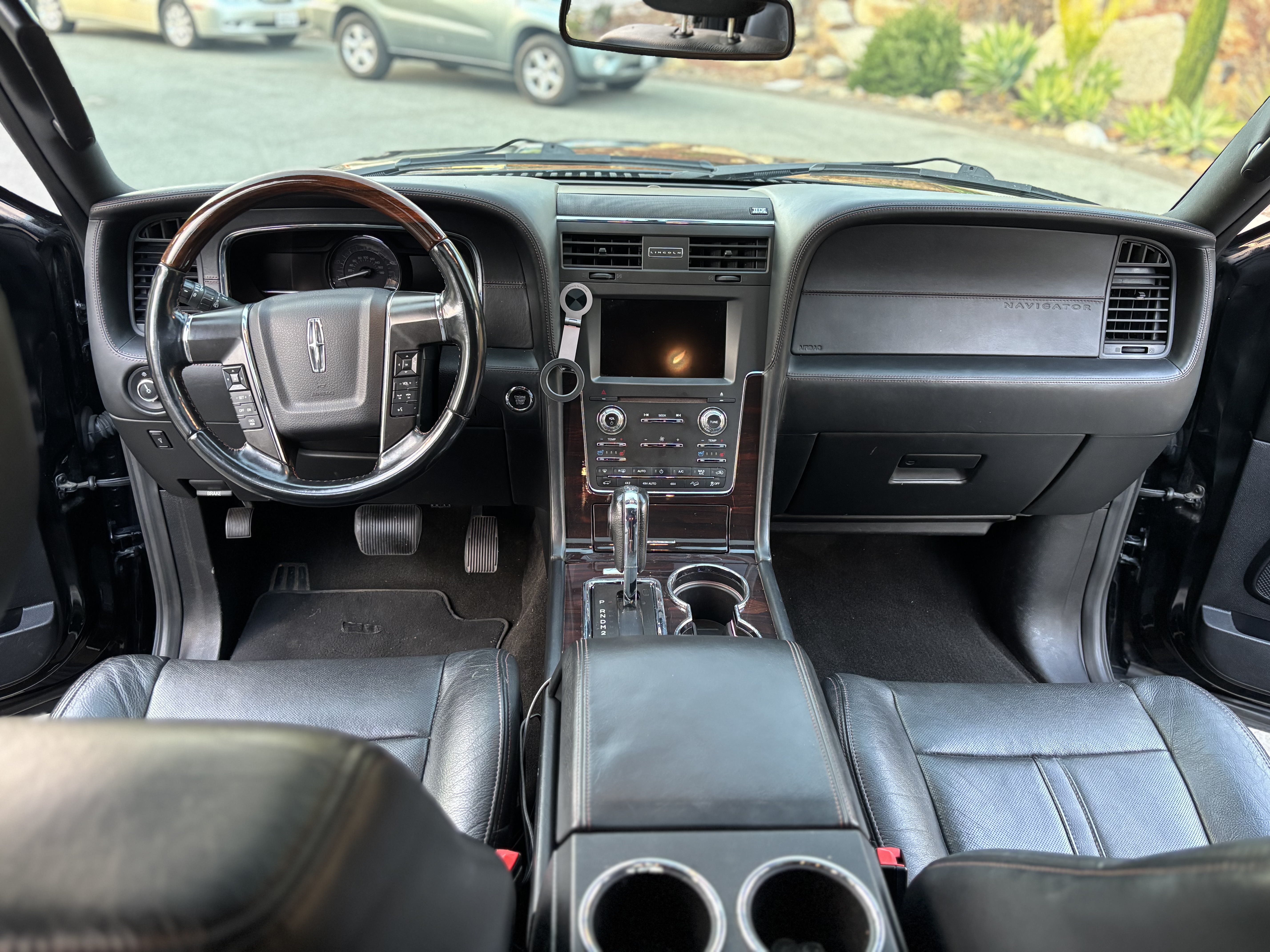 Used 2017 Lincoln Navigator Reserve AWD/4WD image 16