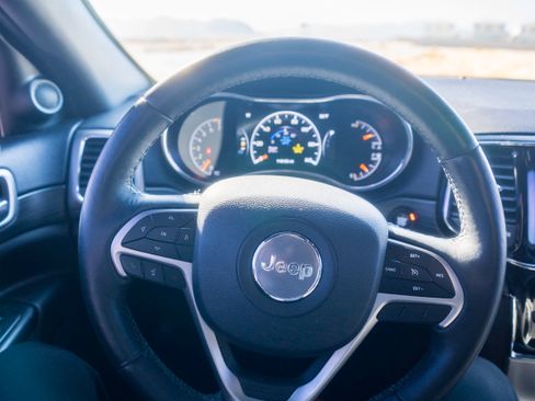 Used 2019 Jeep Grand Cherokee Altitude image 16